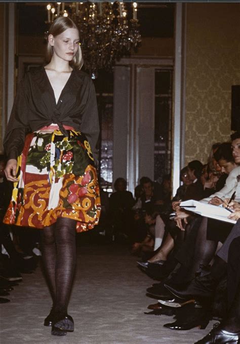 prada first fall winter collection prêt-à-porter in milan for women.1988